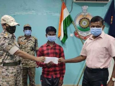 ईनामी नक्सली का सरेंडर