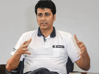 बजाज ऑटो के डायरेक्टर बोले, कोरोना सनसनी इसलिए बना, क्योंकि अमीर भी इसकी चपेट में हैं