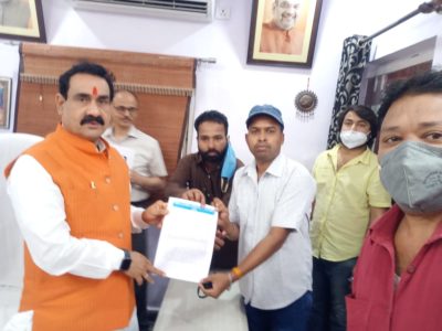 डी जे ऑनर्स ने नरोत्तम मिश्रा को सौंपा ज्ञापन