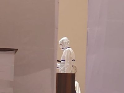 पीपीई किट में विधानसभा पहुंचे कुणाल चौधरी, एंबुलेंस से दिखाया विक्ट्री साइन