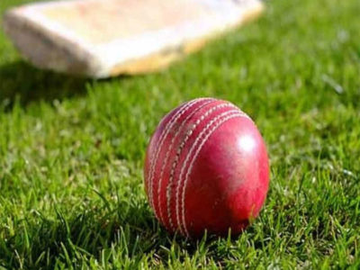 क्रिकेट में ‘लार’ और 5 रन की पेनल्टी