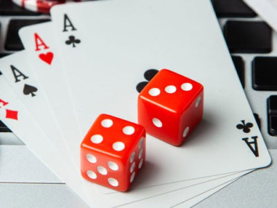 बुटीक की आड़ में जुआ खेल रही थी महिलाएं, पुलिस पहुंची तो हुआ कुछ ऐसा 