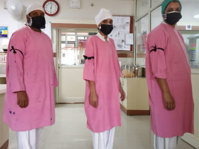 संविदा स्वास्थ्य कर्मचारियों ने ब्लैक मास्क पहनकर किया विरोध दर्ज