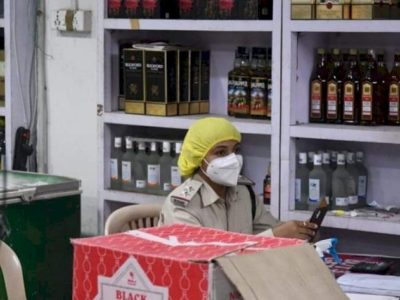 शराब दुकानों में महिला कर्मचारियों की ड्यूटी का मामला, महिला कांग्रेस का सरकार के खिलाफ प्रदर्शन