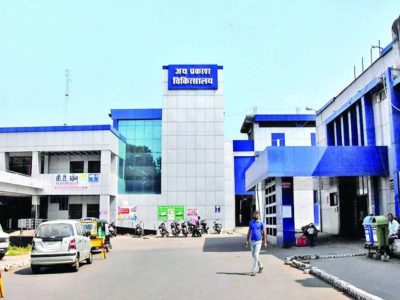 जे पी अस्पताल में डॉक्टर्स ने जताया विरोध