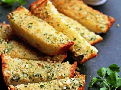 एक ही तरह के ब्रेकफास्ट से भर गया मन,तो बनाए गार्लिक हनी फ्रेंच टोस्ट,देखें रेसिपी