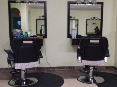 सैलून और नाई की दुकाने खुली, कस्टमर घटे, मेकअप आर्टिस्ट की सैलरी 20 से 30 फीसदी घटाई 