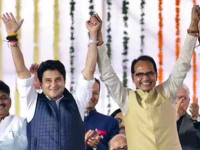 मंत्रियों को नहीं मिले विभाग, सिंधिया से मंथन करने शिवराज दिल्ली रवाना