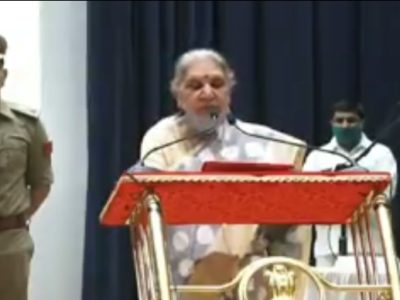 राज्यपाल आनंदीबेन पटेल ने ली शपथ, गुरुवार को नए मंत्रियों को दिलाएंगी शपथ