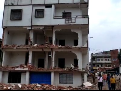 रेप के आरोपी प्यारे मियां के अवैध कब्जों पर प्रशासन की कार्रवाई