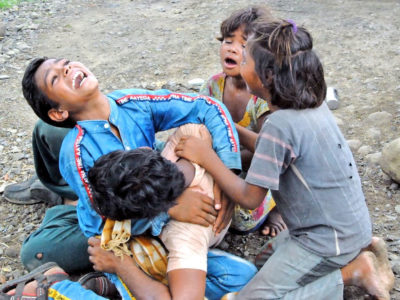 कॉलेज को जमीन दिलाने गुना में गरीबों पर बरसाई लाठियां, वीडियो वायरल होने पर कलेक्टर-एसपी हटाए