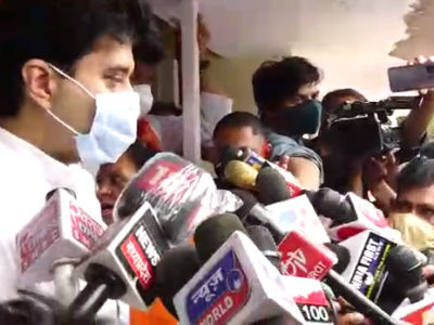 सिंधिया ने की उमा भारती से मुलाकात, मंत्रोच्चारण के साथ किया ज्योतिरादित्य का स्वागत