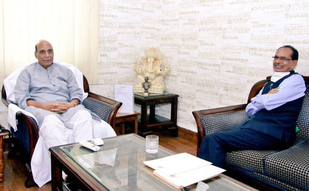 सीएम शिवराज ने की रक्षा मंत्री राजनाथ सिंह से मुलाकात