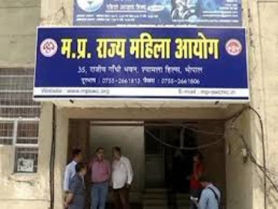 मंत्री सिलावट से सवाल पूछने वाली छात्रा पहुंची महिला आयोग