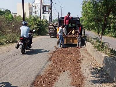 नगर निगम द्वारा वर्षा में खराब हुई सड़कों की बेहतर मरम्मत का कार्य निरंतर जारी
