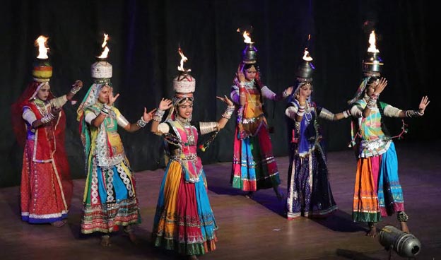 राजस्थानी लोक नृत्य एवं गीत कार्यक्रम के साथ चरखा खादी उत्सव का रंगारंग समापन