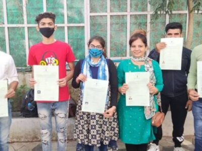 गृह मंत्री डॉ. मिश्रा ने नागरिकता प्रमाण-पत्र सौंपे