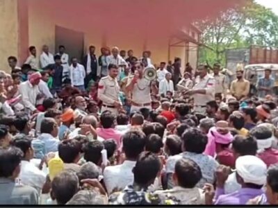 खाद के लिए वेयर हाउस पर उमड़े किसान, टीआई को बांटने पड़े टोकन