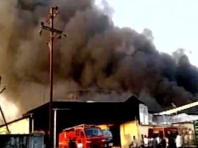 आज रविवार सुबह औरंगाबाद के श्री सीमेंट प्लांट में लगी भीषण आग