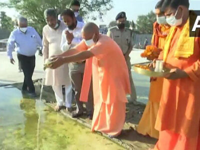सीएम योगी ने अयोध्या में श्रीराम जन्मभूमि पर काबुल नदी के जल से किया जलाभिषेक