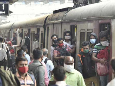 अब मुंबई लोकल में डेली टिकट पर करें यात्रा, मंथली पास की जरूरत नहीं लेकिन..