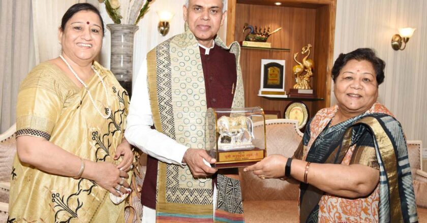 गुजरात के राज्यपाल ने इड़हर कढ़ी तथा चौलाई भाजी का चखा स्वाद और उसे बताया स्वादिष्ट