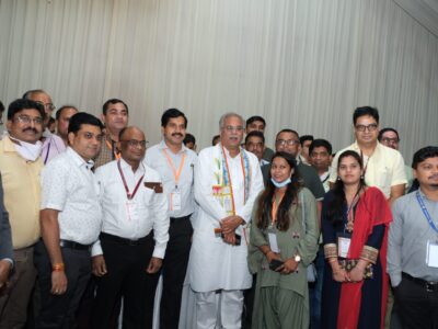 राष्ट्रीय आदिवासी नृत्य महोत्सव एवं राज्योत्सव के सफल आयोजन के लिए मुख्यमंत्री ने अधिकारियों-कर्मचारियों को दी बधाई