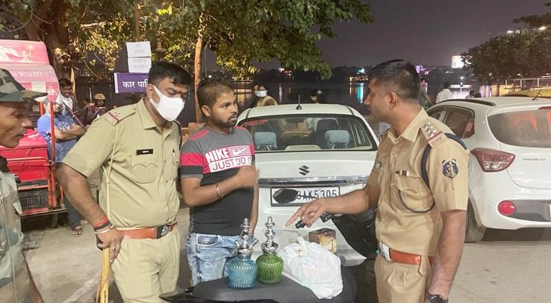 हुक्का की होम डिलवरी करते युवक गिरफ्तार