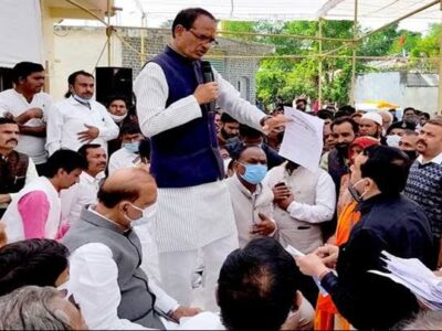 मुख्यमंत्री चौहान ने ग्राम जैत में सपत्नीक नर्मदा मैया की पूजा-अर्चना की