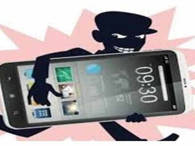 राजीव गांधी काम्पलेक्स से 125000 पार, स्कूटी से 25000 का मोबाइल चोरी