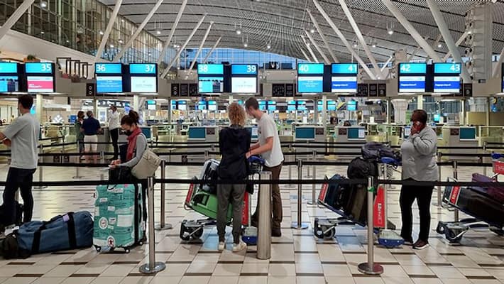 Omicron की दहशत के बीच केंद्र सरकार ने अंतरराष्ट्रीय यात्रियों के लिए जारी की नई गाइडलाइन