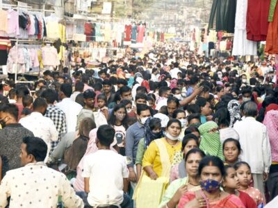 धनतेरस के पहले ही बाजार ठसाठस,भूले लोग कोरोना