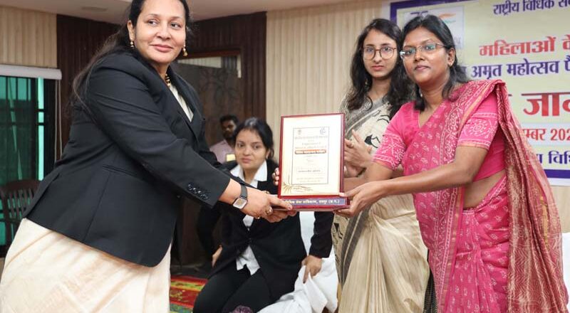 हर कदम पर नारी का योगदान अविस्मरणीय है – न्यायाधीश वर्मा