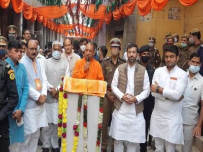 सीएम योगी ने सबसे पहले पलायन करके वापस लौटे व्यापारी से की मुलाकात