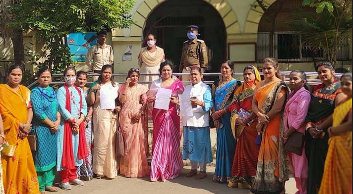 महिला स्व सहायता समूह को यथावत रखने सड़क पर उतरी भाजपा महिला मोर्चा