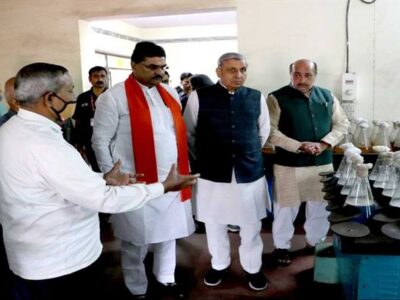 कृषि में ड्रोन की उपयोगिता को देखा कृषि मंत्री पटेल ने