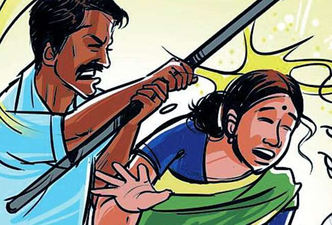 पति ने पत्नी को जबरन सड़ा खाना खाने को मजबूर किया