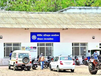 नए कमर्शियल वाहनों पर शोरूम से लगी मिलेगी रेडियम पट्टी
