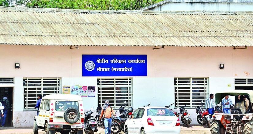 नए कमर्शियल वाहनों पर शोरूम से लगी मिलेगी रेडियम पट्टी