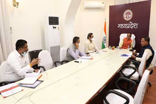 मुख्यमंत्री चौहान ने उर्वरक वितरण की समीक्षा की