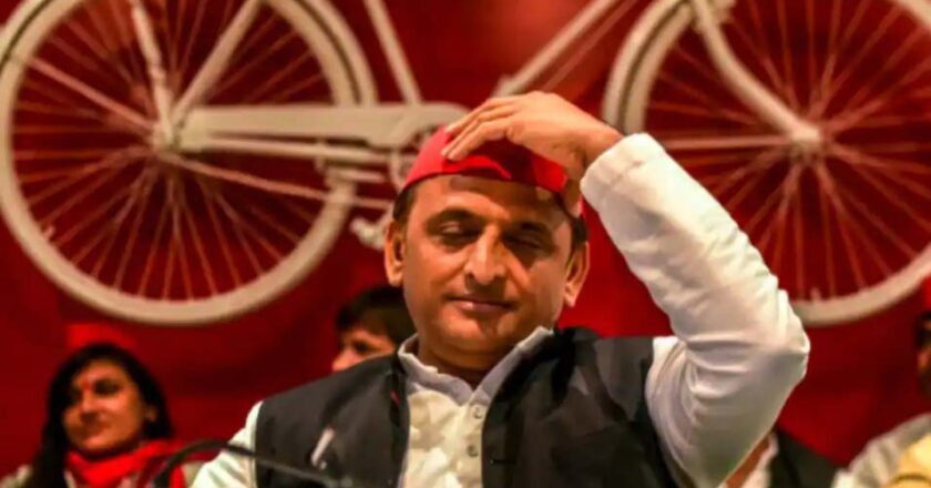 जिन्ना और नामकरण पर सेल्फ गोल कर रहे अखिलेश?