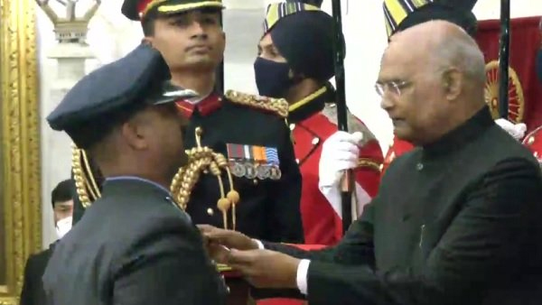 बहादुर अभिनंदन को मिला वीर चक्र तो जले-भुने पाकिस्तानी