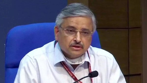 कोरोना के नए वेरिएंट ऑमिक्रॉन से वैक्सीन ले चुके लोगों को भी खतरा : AIIMS