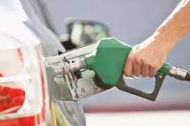 कांग्रेस ने पेट्रोल-डीजल पर वैट की कटौती को बताया मामूली, मनमोहन सरकार का उदाहरण दिया