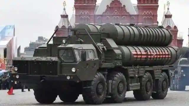 रूस ने शुरू की S-400 मिसाइल सिस्टम की डिलीवरी, हवा में ही दुश्मनों की मिसाइलों को कर देगा ध्वस्त