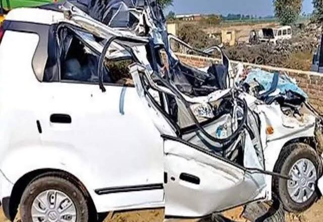 चुनाव दल का वाहन हुआ दुर्घटनाग्रस्त, नायब तहसीलदार सहित 5 घायल