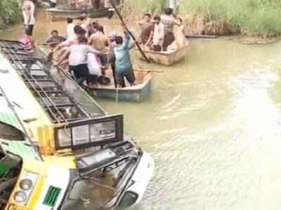आंध्र प्रदेश में बस नहर में गिरी जाने से 5 महिलाओं समेत 9 लोगों की मौत हो