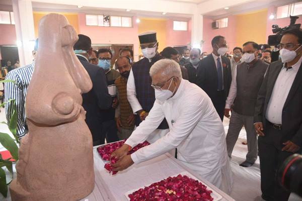 राज्यपाल पटेल भोपाल गैस त्रासदी श्रद्धांजलि सभा में शामिल हुए