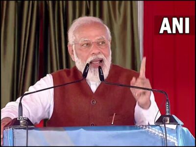 पीएम मोदी ने CM योगी के कामकाज की जमकर तारीफ की