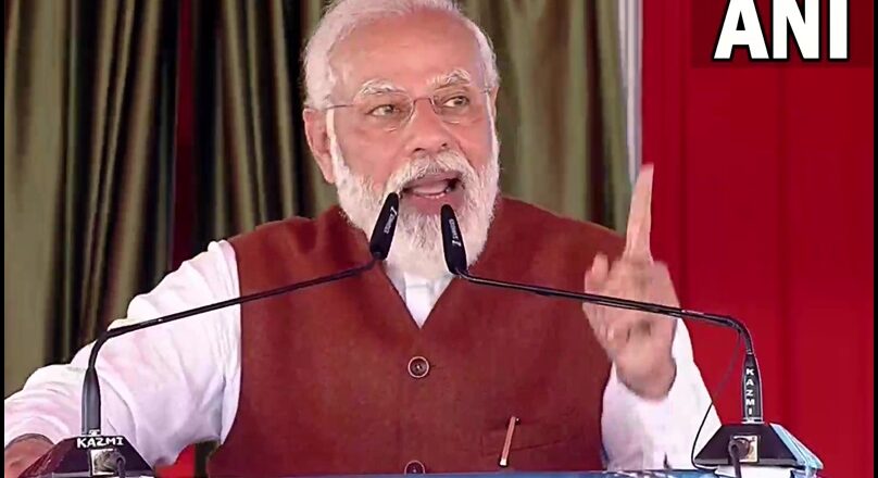 पीएम मोदी ने CM योगी के कामकाज की जमकर तारीफ की